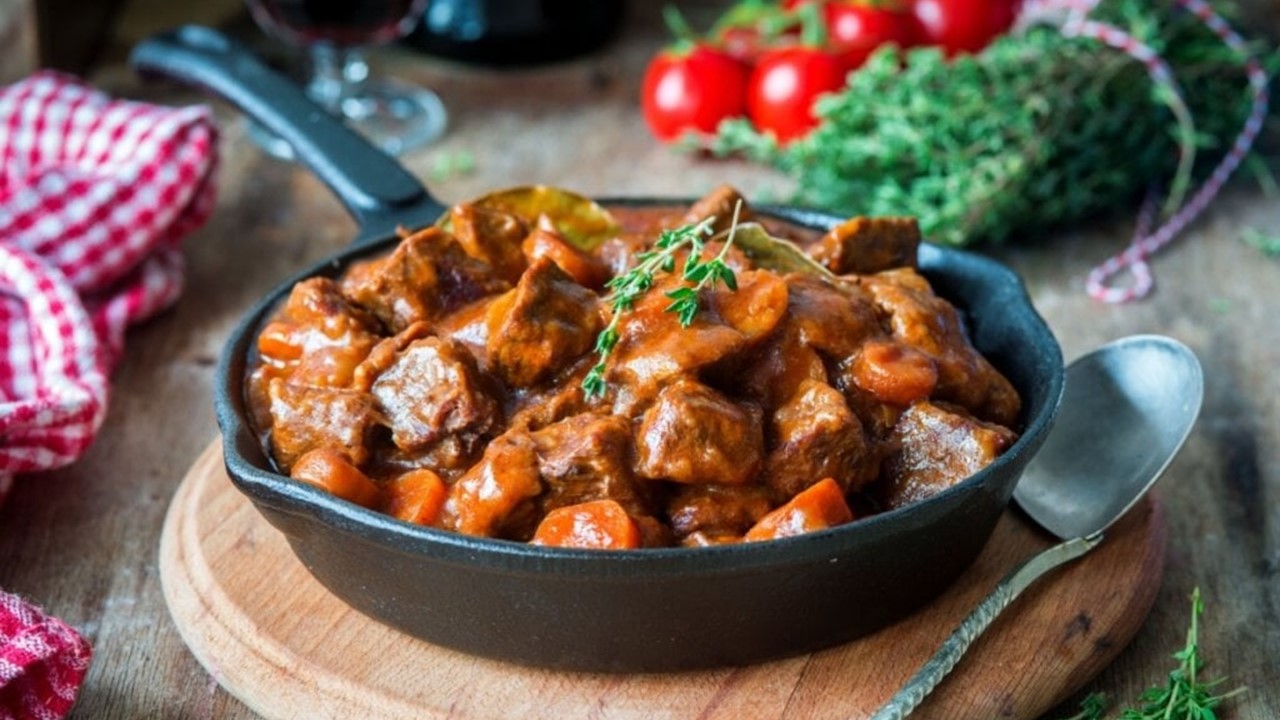 ALMOÇO: Aprenda a preparar uma deliciosa carne de panela com cacau