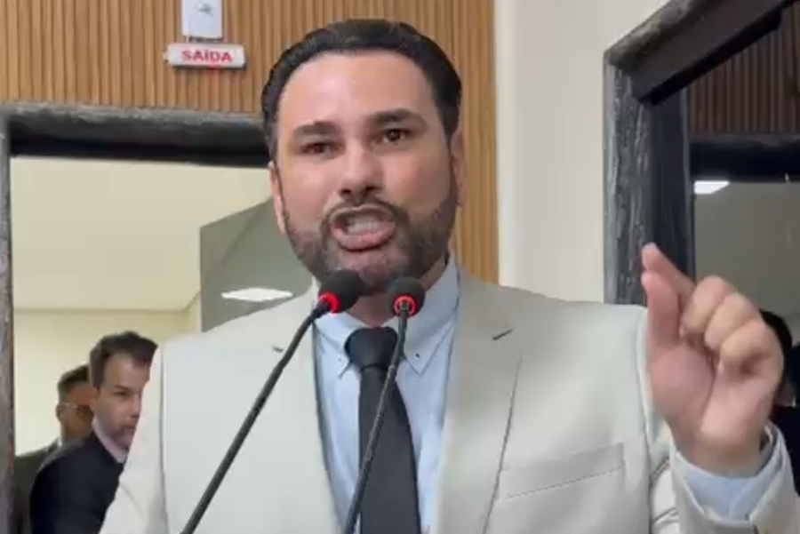 ÁUDIO VAZADO: Dr. Santana confronta Marcos Combate por flertar com sua filha menor de idade