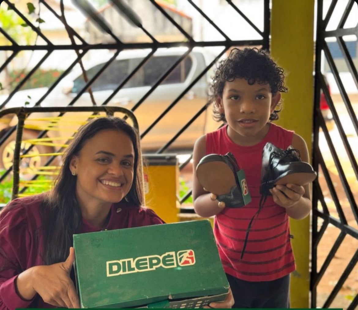 TAÍSSA SOUSA: Dep. realiza entrega de calçados ortopédicas e agradece parceria com Hospital 