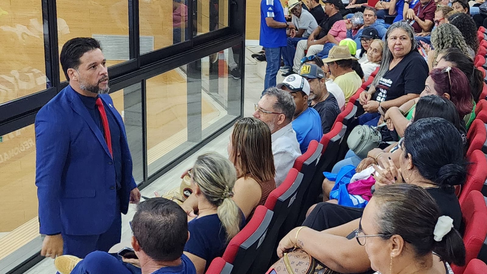 DELEGADO CAMARGO: Deputado cobra valorização e melhores condições para profissionais da educação