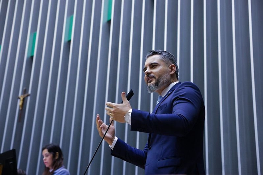 THIAGO FLORES: Deputado vota a favor de projetos em homenagem ao Dia dos Professores 