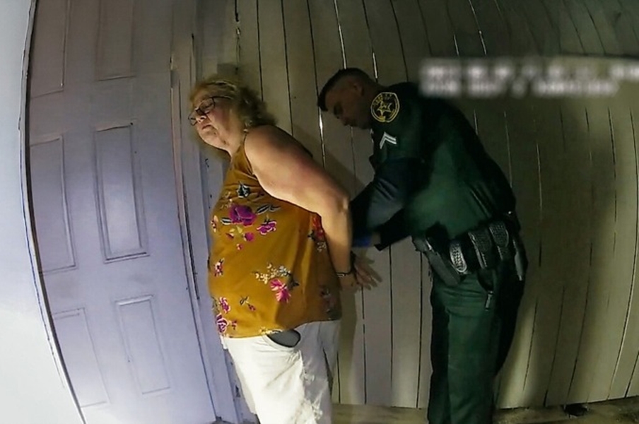 A VIZINHA PERFEITA: Documentário chocante tem conflito de vizinhos e tragédia anunciada - Por Marcos Souza