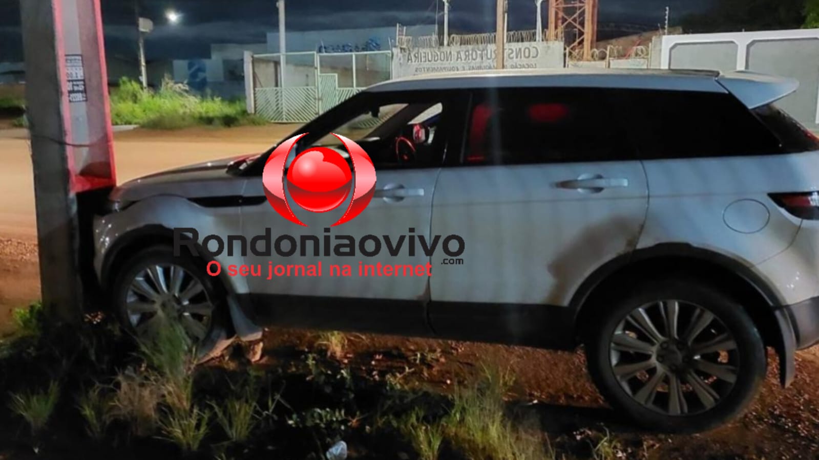 BATEU NO POSTE: Motorista de Range Rover é preso embriagado após acidente