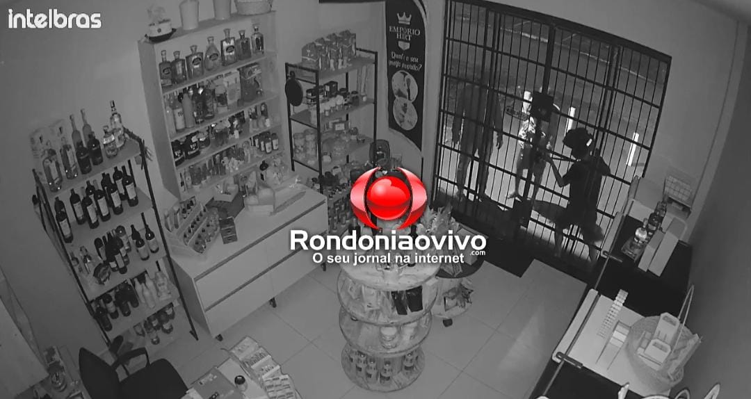 VÍDEO: Ladrões são flagrados tentando furtar loja; Alarme disparou