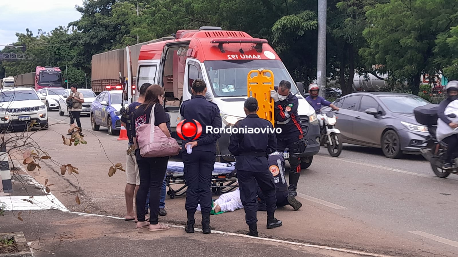 NA JORGE TEIXEIRA: Mulher fica ferida após colisão entre carro e moto