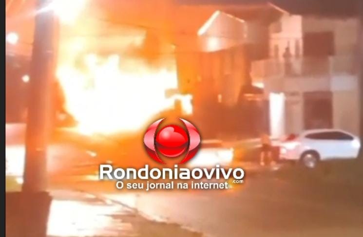 VÍDEO: Incêndio de grande proporção destrói conteiner na frente de residência