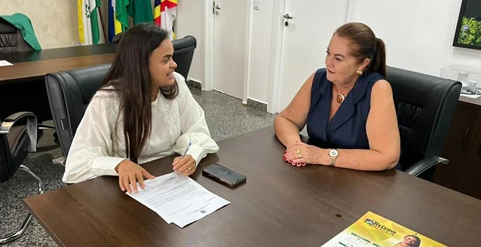 TAISSA SOUZA: Parceria política garante retroescavadeira para fortalecer agricultura familiar 