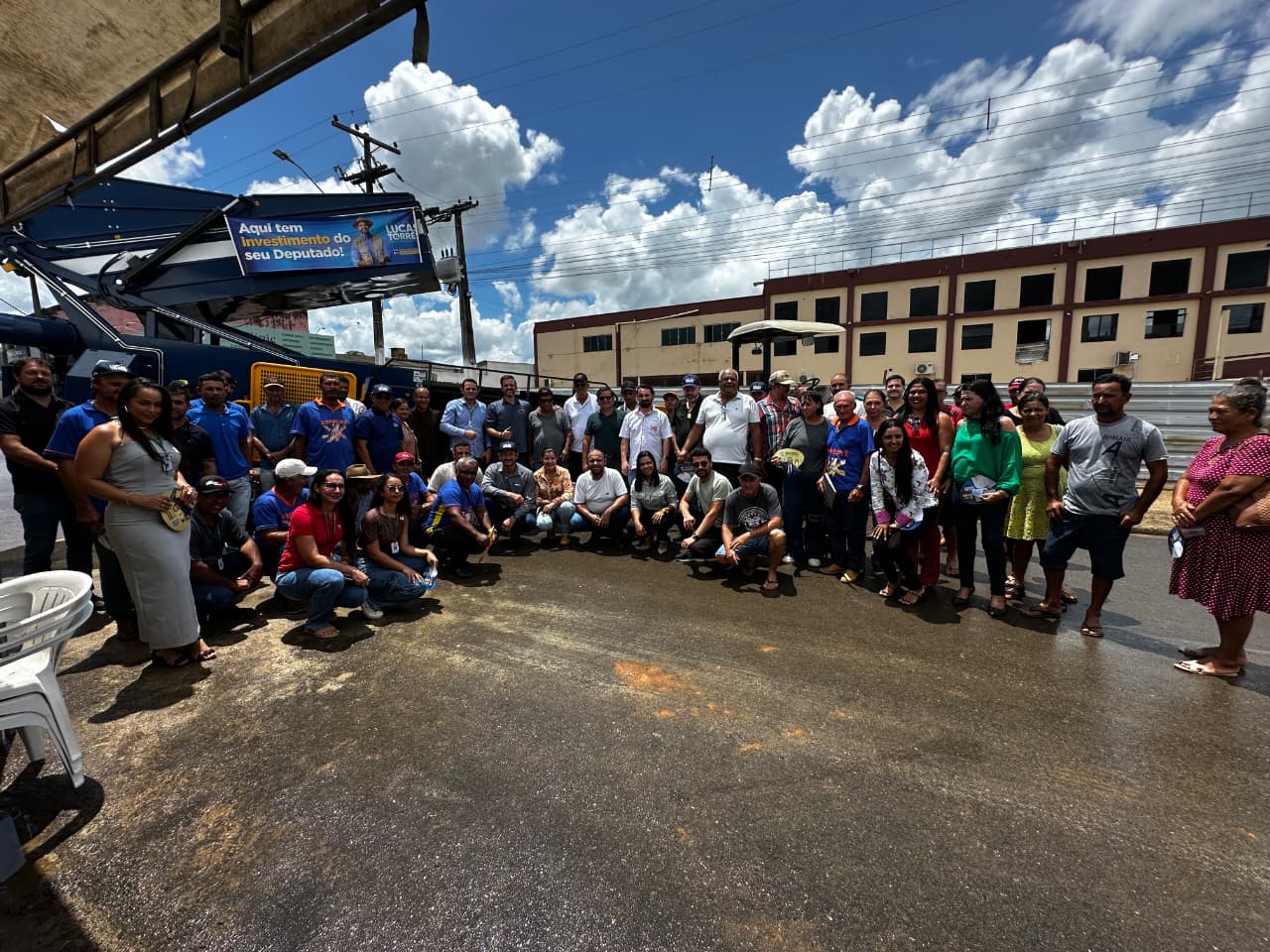 CAFEICULTURA: Buritis recebe R$ 1,2 milhão em implementos agrícolas e recolhedora de café