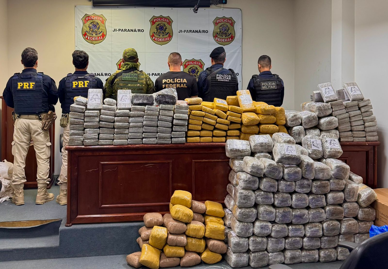 NA RODOVIA: Operação integrada apreende quase meia tonelada de drogas  ​