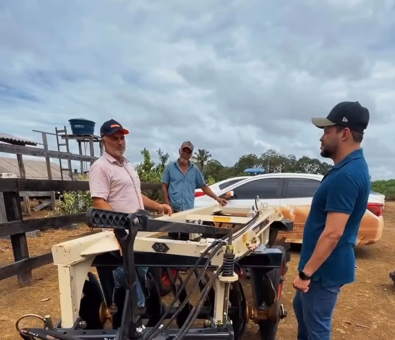 EDEVALDO NEVES : Deputado fortalece agricultura familiar com entrega de implemento agrícola 