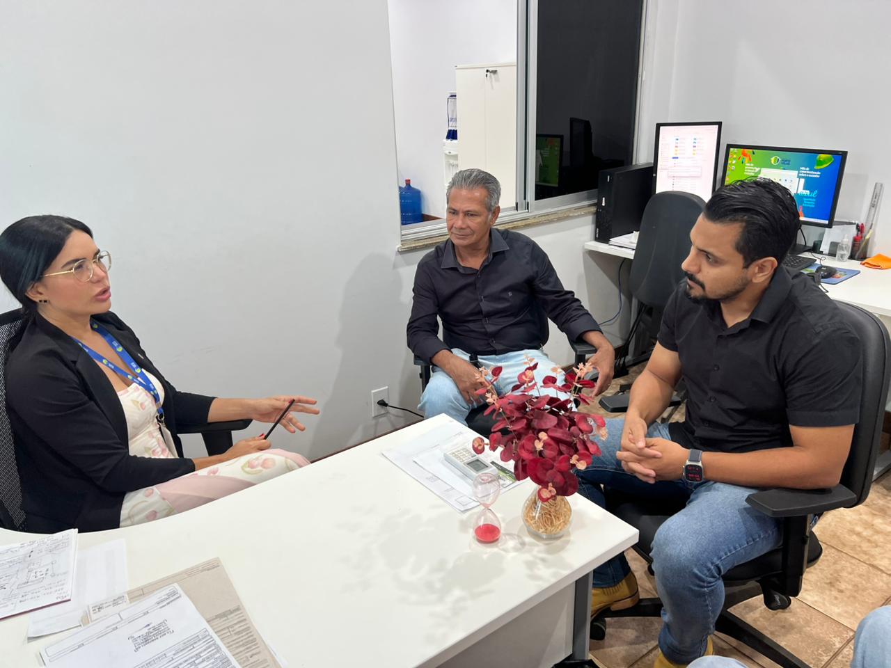 DR. GILBER: Vereador ouve demandas de transporte de moradores de Joana D’Arc na Semtran