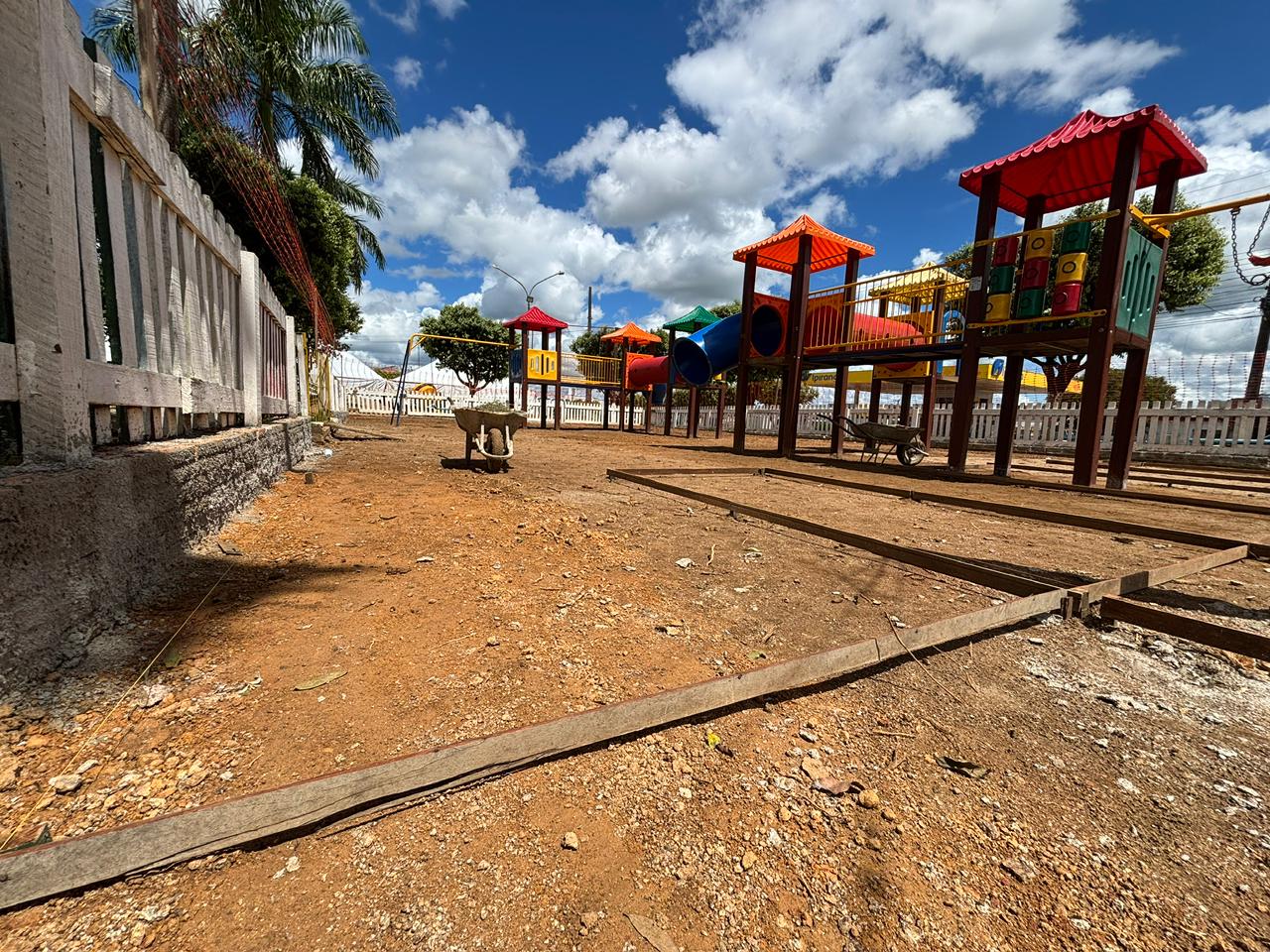 ALAN QUEIROZ: Deputado destina R$ 30 mil para piso do espaço infantil da Praça Jonas Ferreti