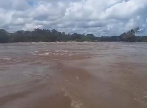 NAUFRÁGIO: Barco vira e quatro pessoas desaparecem em RO