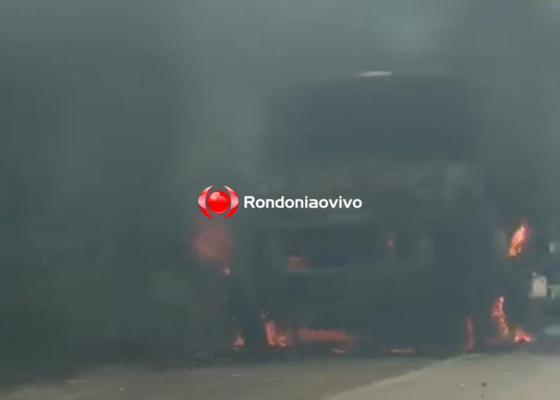 URGENTE: Caminhão é destruído por incêndio na BR-364