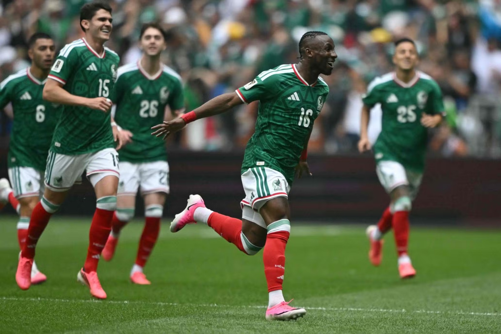 JOGO PEGADO: México vence África do Sul em estreia tensa e abre Copa com expulsões