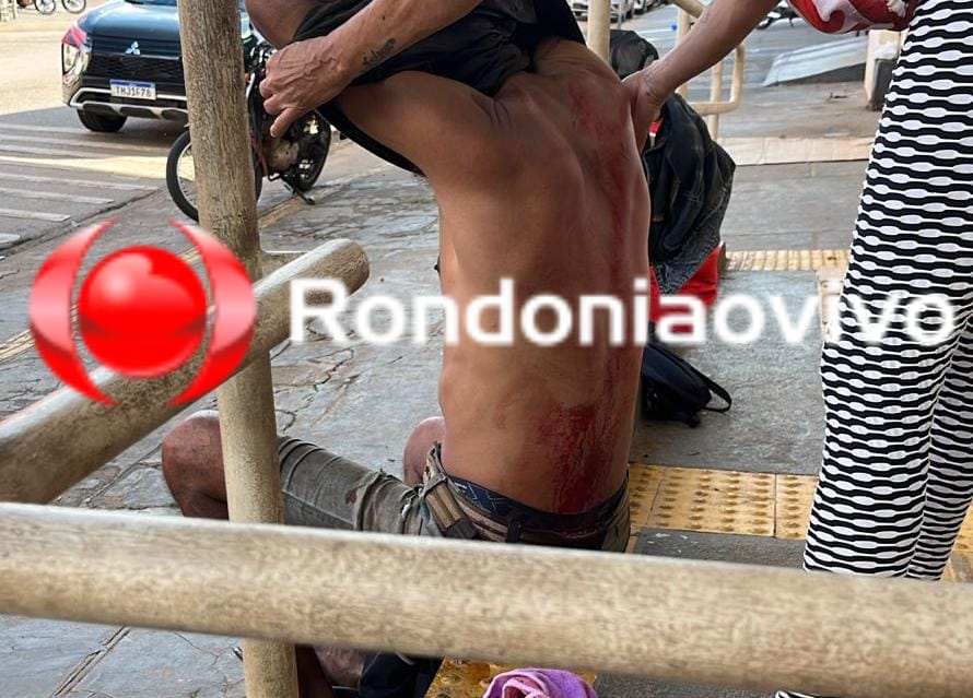 VÍDEO: Morador de rua é esfaqueado pelas costas enquanto dormia