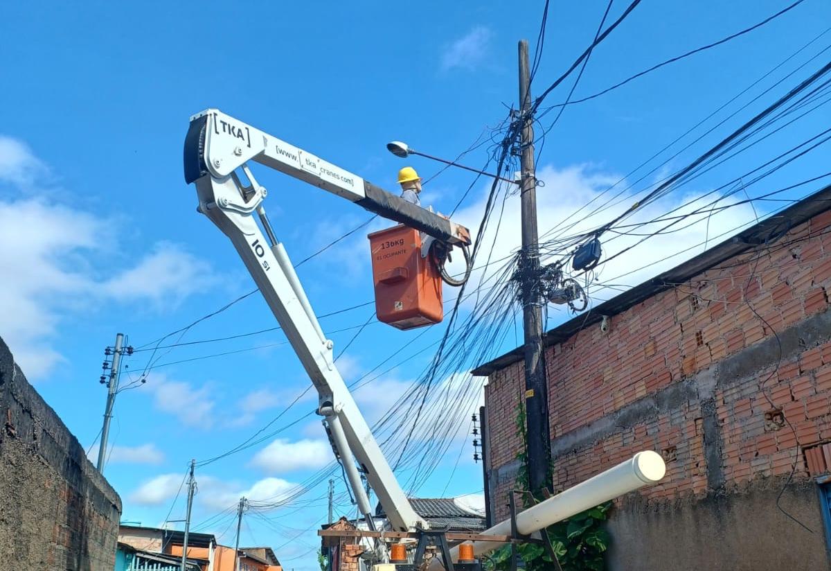 JÚNIOR QUEIROZ: Beco da Joaquim Nabuco no Santa Bárbara recebe iluminação a pedido de vereador