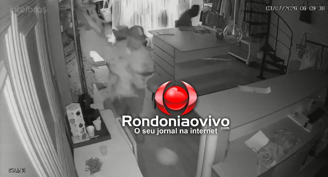 VÍDEO: Dupla em carro branco arromba loja e furta 80 biquínis