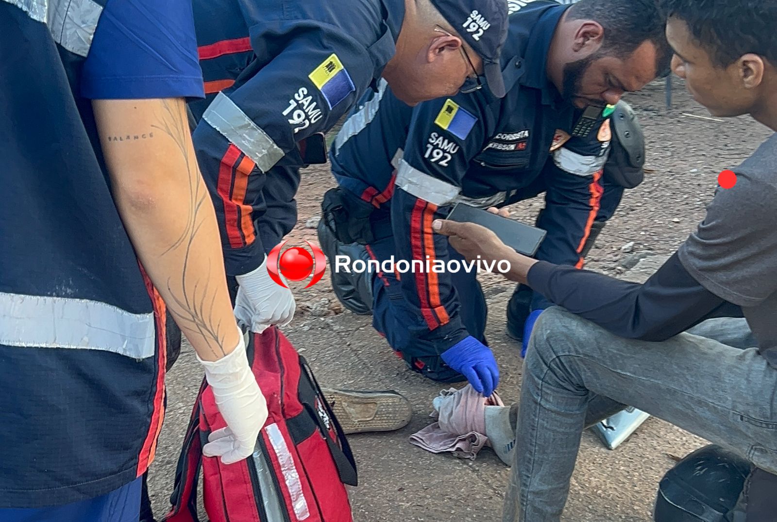 VÍDEO: Motoboy de delivery sofre grave lesão após colisão com caminhão