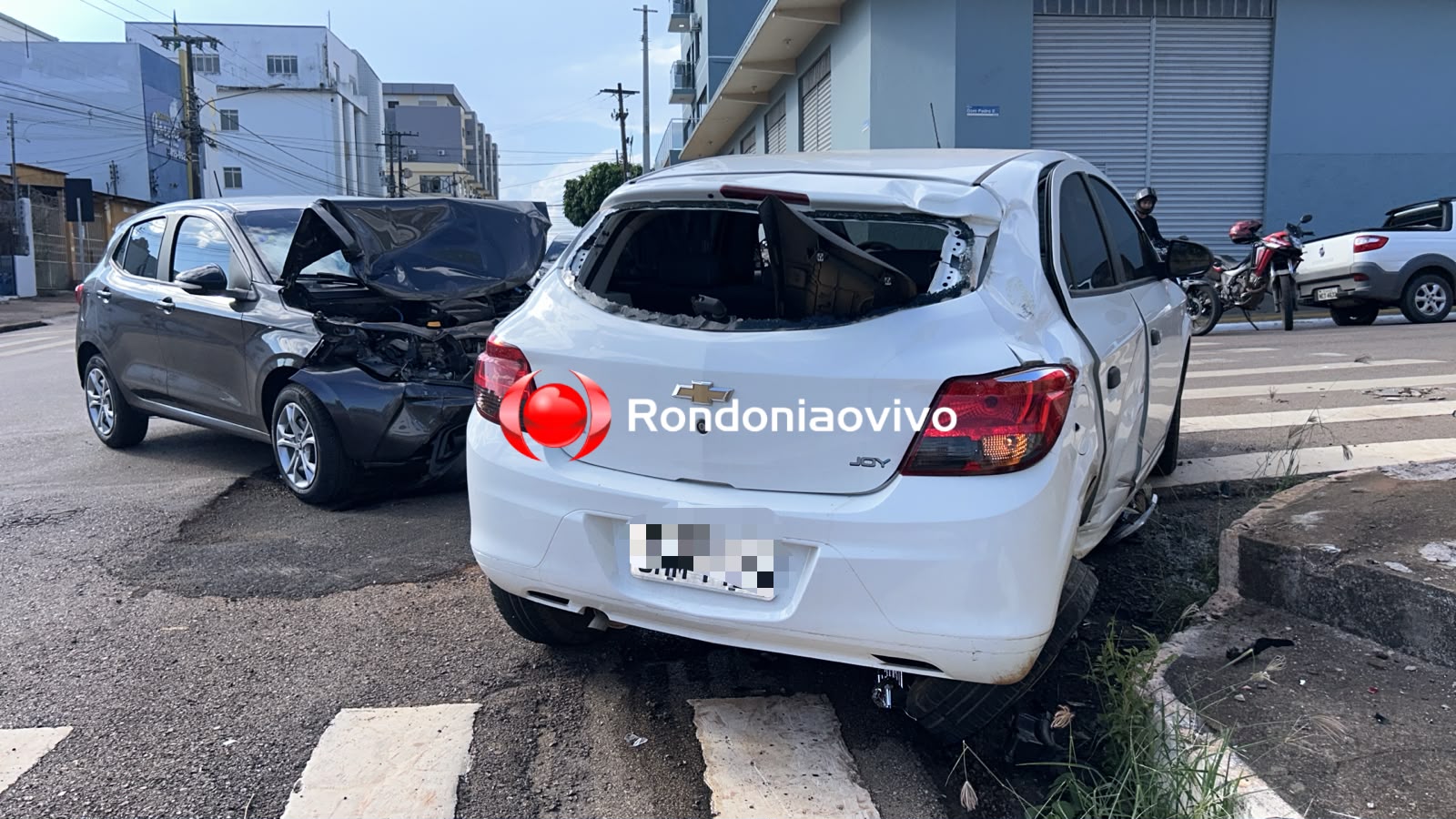 URGENTE: Acidente resulta em capotamento no Centro de Porto Velho