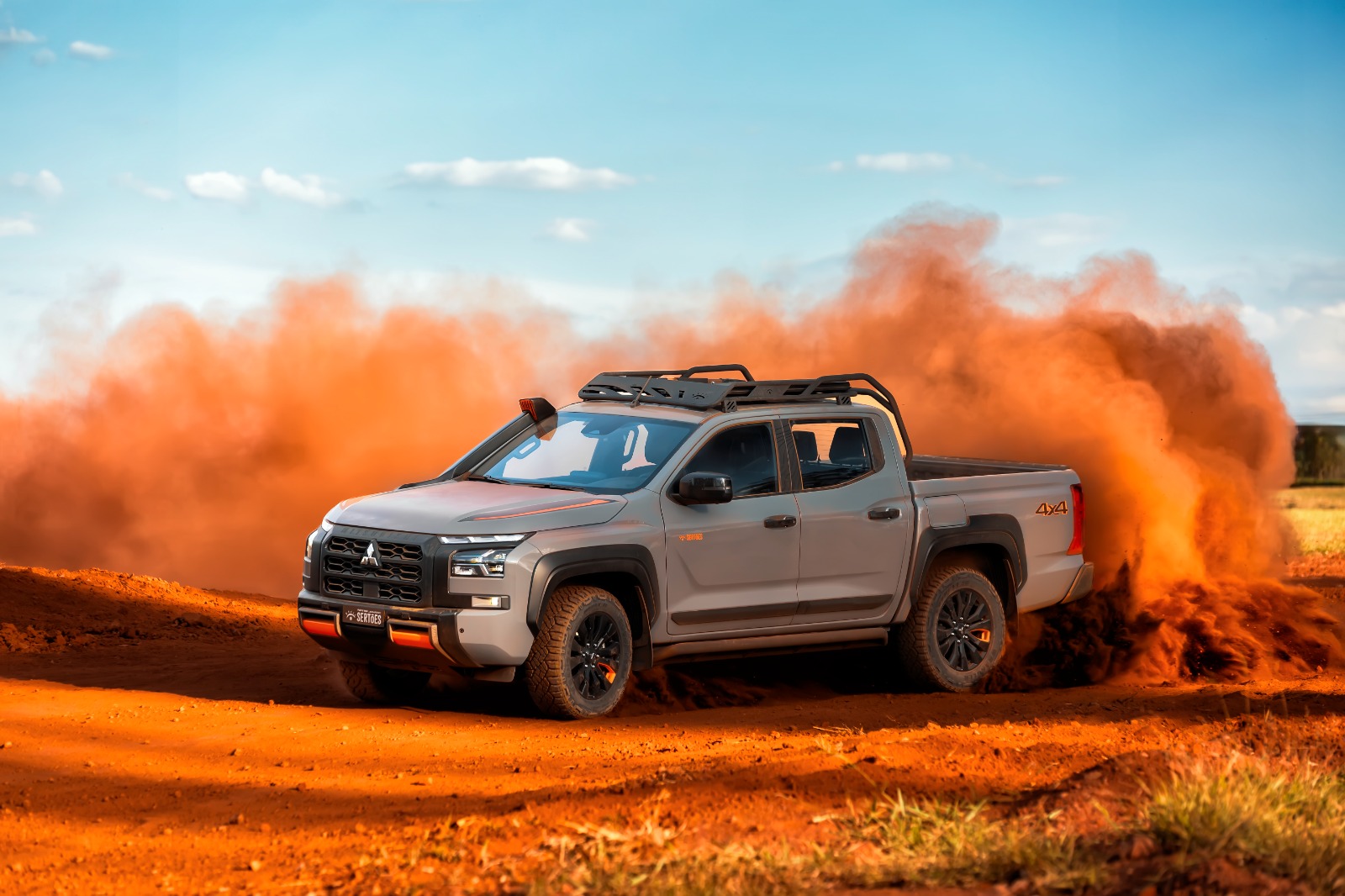LANÇAMENTO: Mitsubishi Triton ganha série especial em homenagem ao Rally dos Sertões