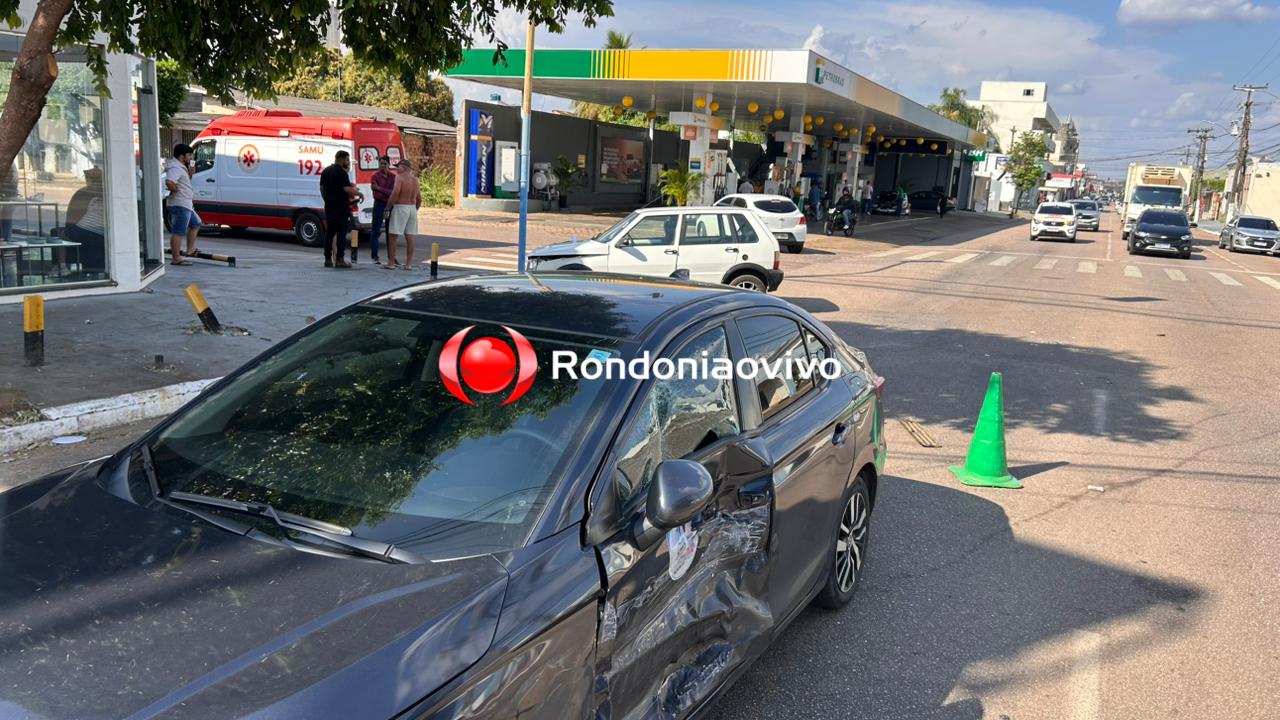 URGENTE: Passageira de Uno fica ferida após forte batida entre carros na Carlos Gomes