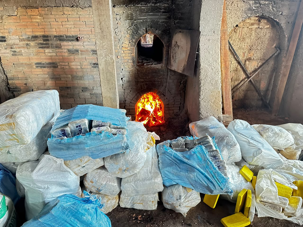 OPERAÇÃO: PF destrói cerca de 3,6 toneladas de drogas em Guajará-Mirim/RO
