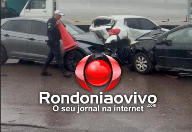 VÍDEO: Forte batida deixa três veículos destruídos na região Central