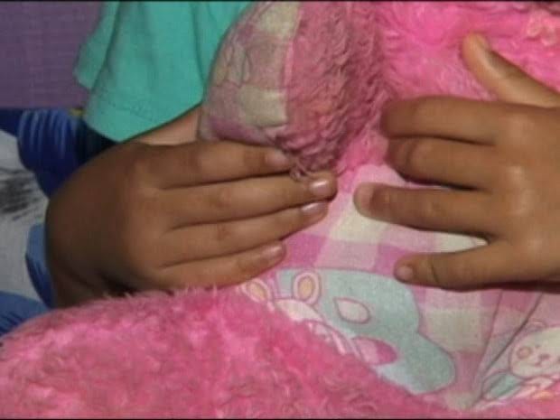 MOLESTADA: Criança recebia presentes para ser estuprada por idoso em rede