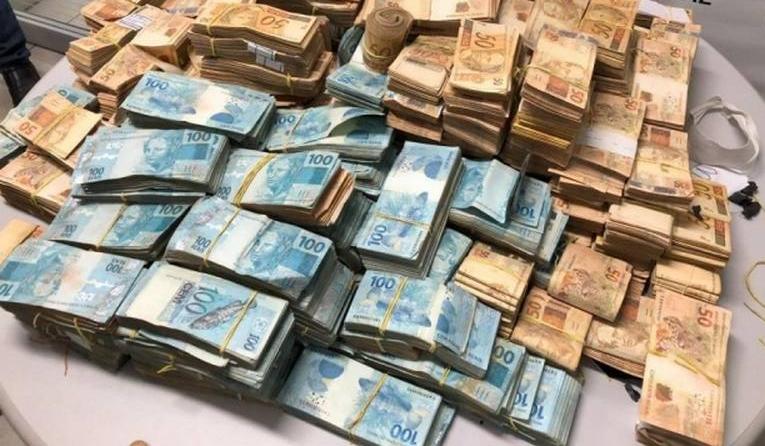 DENÚNCIA: Traficante é preso com quase R$ 40 mil durante abordagem da PM