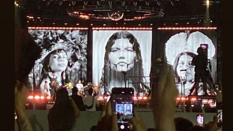 DE RONDÔNIA: Indigenista Txai Surui é homenageada no show de Madonna