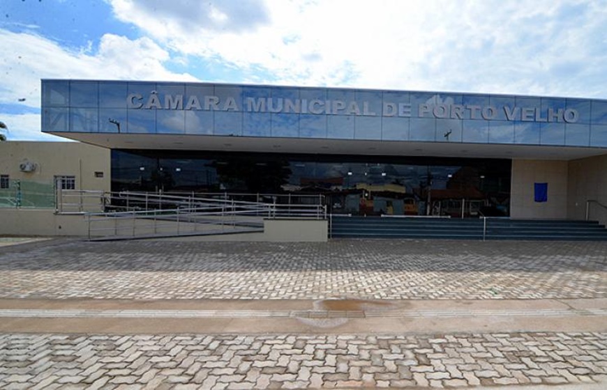 Câmara entrega Moção de Aplausos as mulheres do FPM e Projeto Canta Mulher