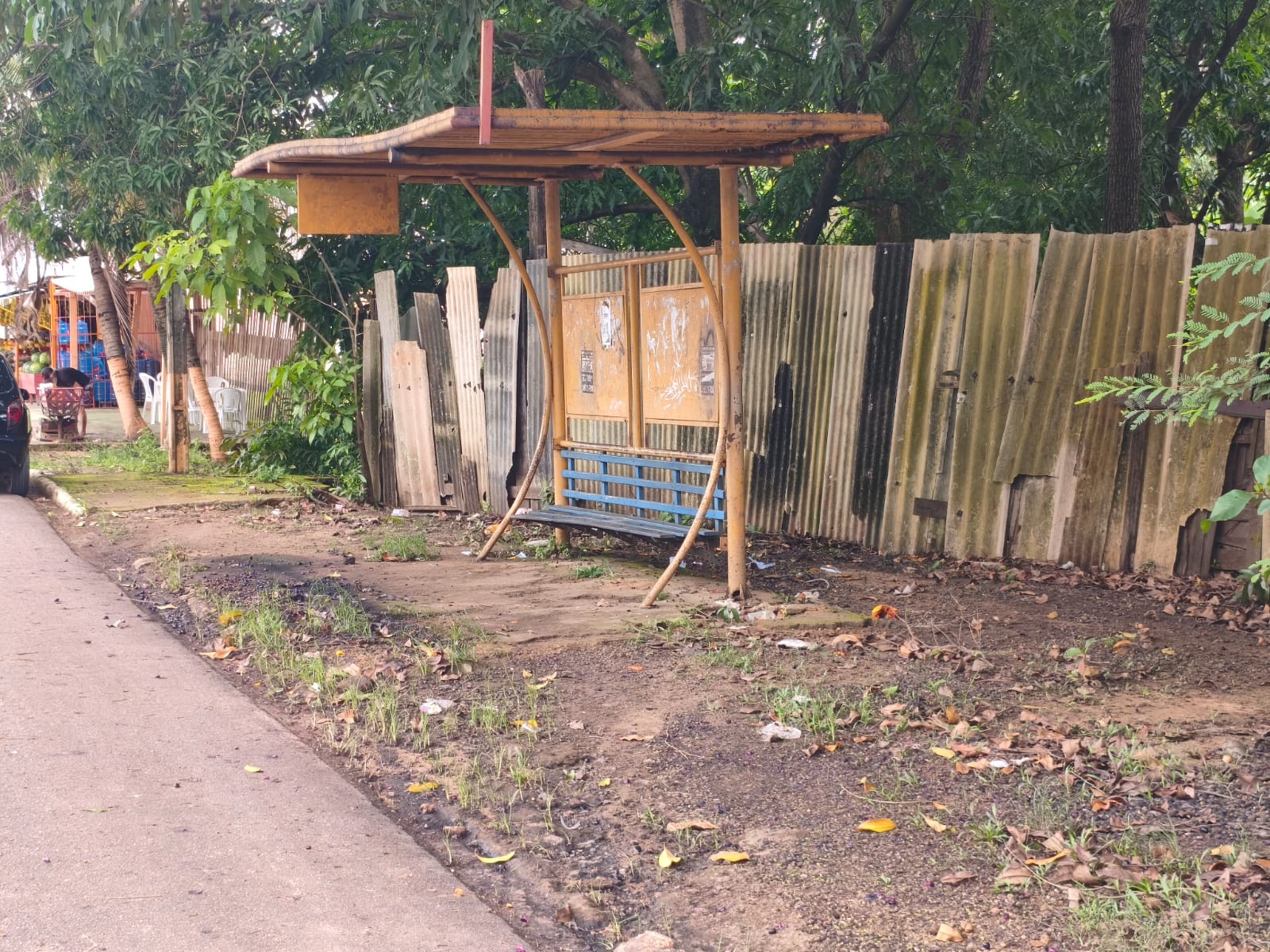 PEDIDO DE PROVIDÊNCIA: Abandono de ponto de ônibus aumenta insegurança na Av. Abunã