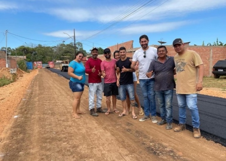 OBRAS: Márcio Pacele acompanha serviço de pavimentação asfáltica no Bairro Socialista