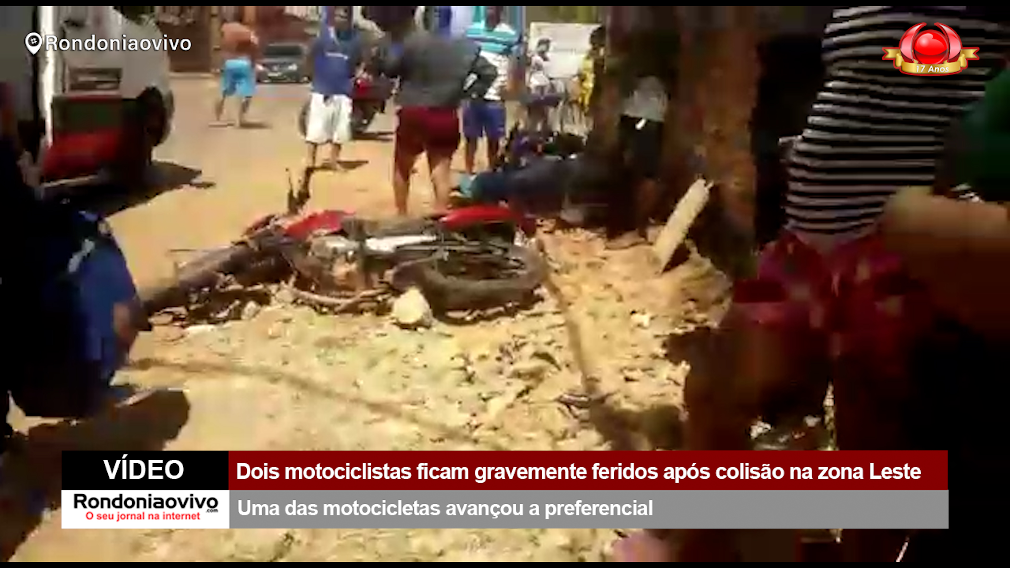 VÍDEO: Dois motociclistas ficam gravemente feridos após colisão na zona Leste