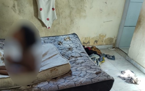 ABANDONO: Criança fica sozinha enquanto mãe está na balada