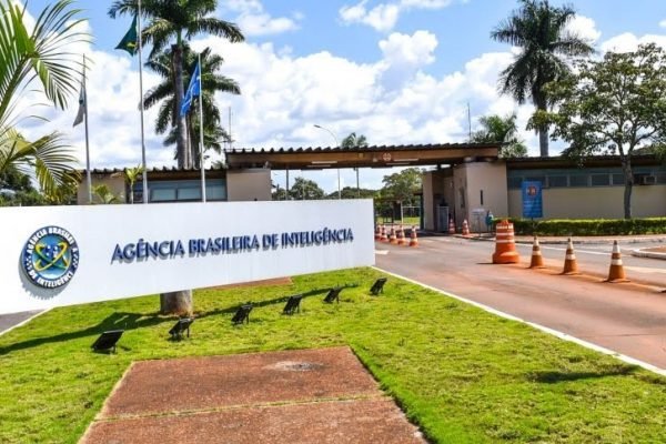 ESTRANHO: Abin usou verba secreta para atuar em área cobiçada por milícias no RJ