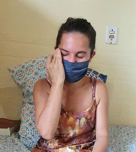 CONDIÇÃO DRAMÁTICA: Após ser atropelada por caminhão mulher sozinha pede ajuda na capital