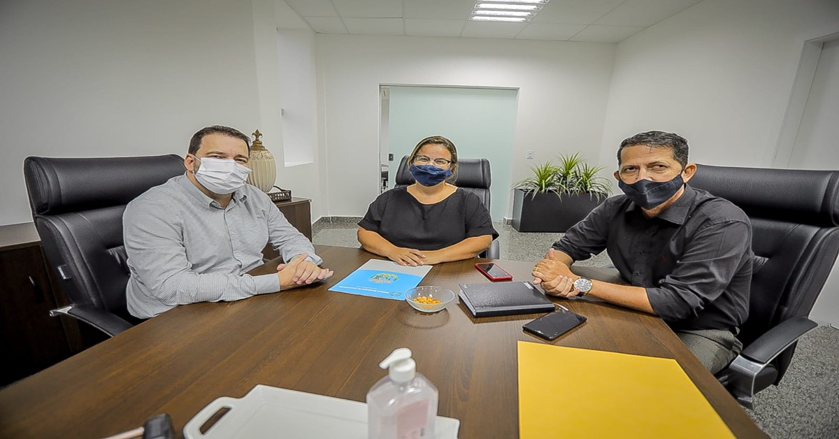 AÇÃO PARLAMENTAR: Alex Redano acolhe pedidos de vereadora de Cacaulândia