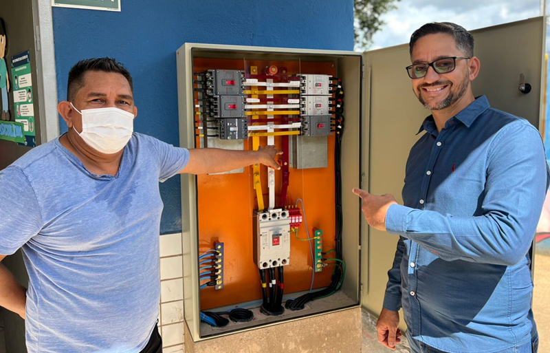 EDUCAÇÃO: Anderson Pereira entrega reforma de rede elétrica em Escola Municipal 
