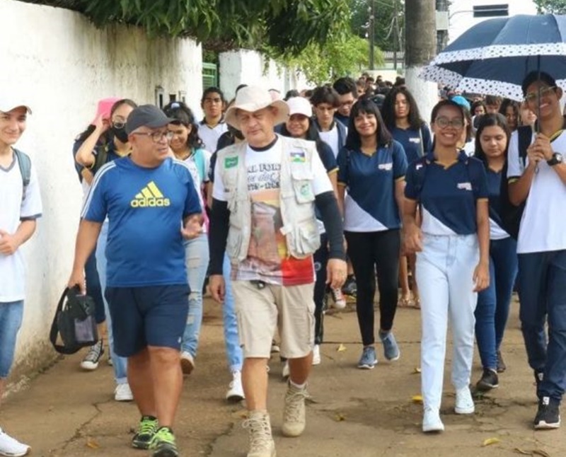 HISTÓRIA: Estudantes conhecem pontos históricos do Centro de Porto Velho