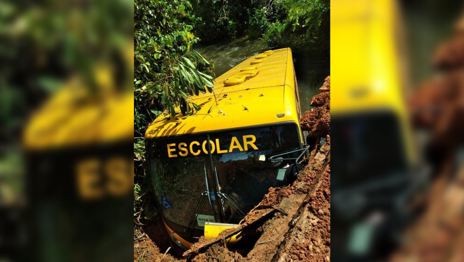 SUSTO: Motorista de ônibus escolar perde o controle e cai de ponte 