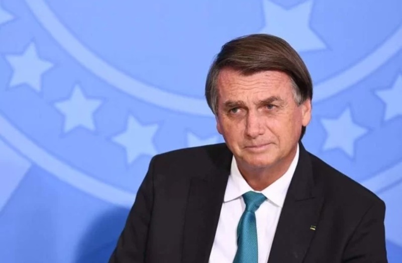 CARNAVAL: Escola de Samba pretende trazer Bolsonaro 'gay' para o desfile