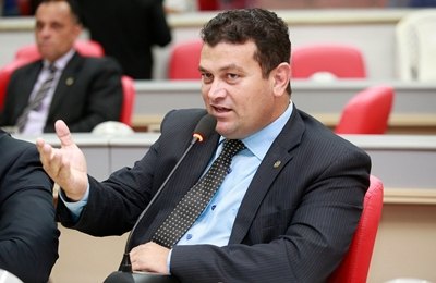 Ezequiel Júnior cobra retomada do asfaltamento entre 5º BEC e Ariquemes