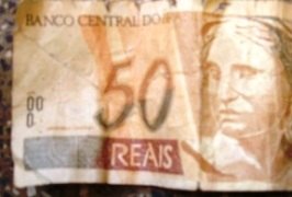 Homem é preso acusado de furto e portando cédulas de R$ 50,00 falsas
