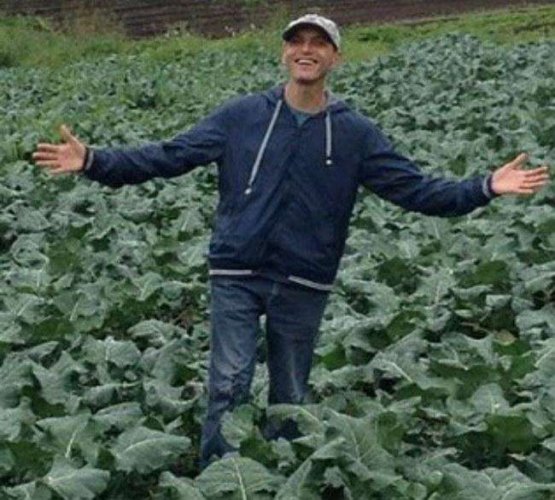  Rodolfo, ex-companheiro de ET no SBT, trabalha na roça enquanto não consegue voltar pra TV 