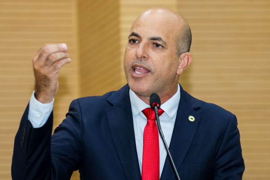 ISMAEL CRISPIN: Deputado faz a primeira entrega do ano em Seringueiras 