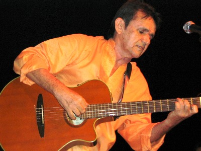 BINHO - Público se emociona com “Depois das Chuvas”