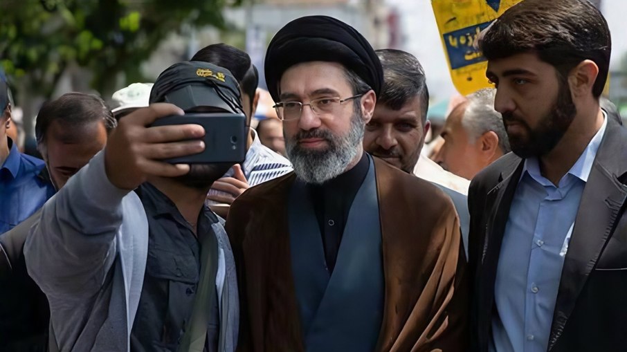 RESISTIU AO ATAQUE: Filho de Ali Khamenei é cotado para ser o novo líder do Irã