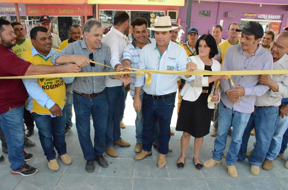 OBRA: Deputado Geraldo da Rondônia entrega guaritas para mototaxistas de Buritis